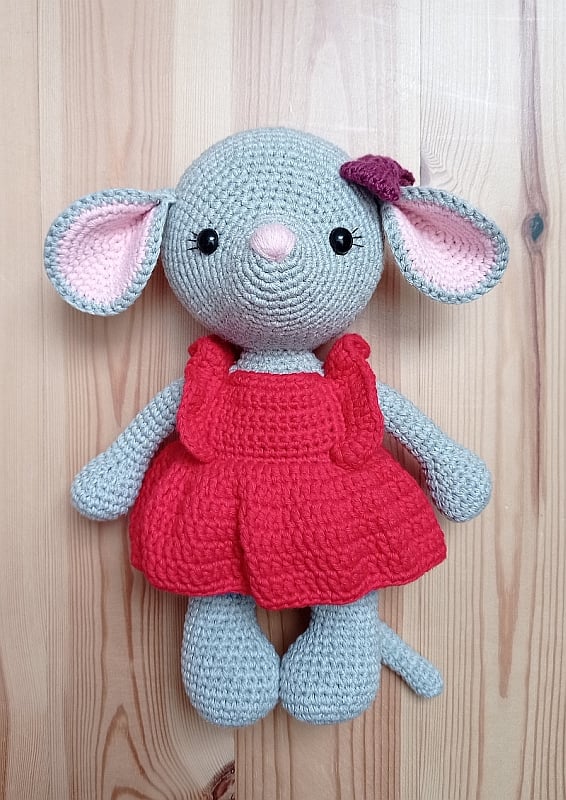 Amigurumi.com - Creations - Hattie the mouse from Amigurumi Treasures 2