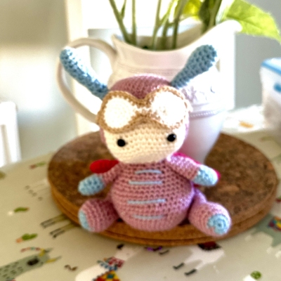 Amigurumi Treasures: 15 Crochet Projects To Cherish: Lee, Erinna:  9789491643309: : Books