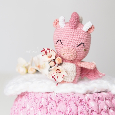 Mini Kingdom: Crochet 36 Tiny Amigurumi Royals! - Novytska, Olka