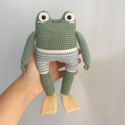 Oh, Pickle!, Pica Pau Design Oliver the Frog