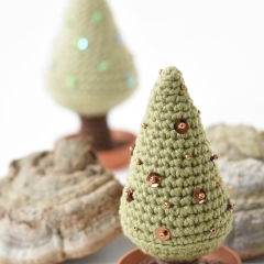 Embellished Christmas Tree amigurumi pattern by 
