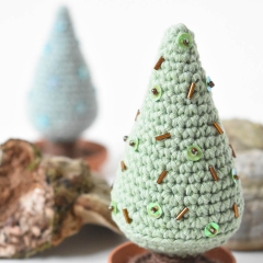 Embellished Christmas Tree amigurumi pattern by 