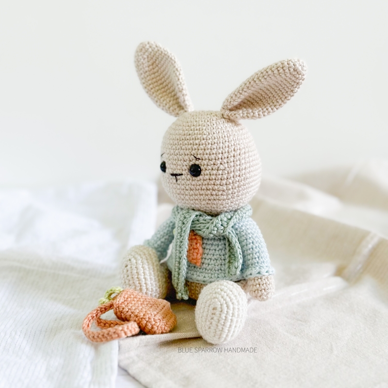 Benny the Bunny amigurumi pattern - Amigurumi.com