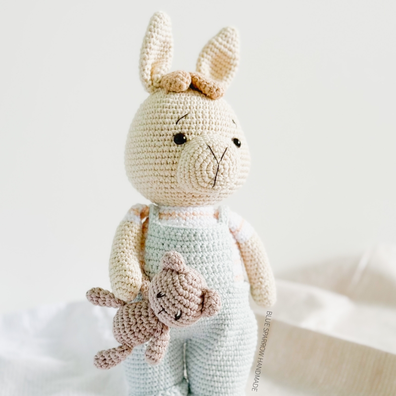 Logan the Llama amigurumi pattern - Amigurumi.com