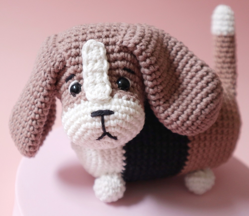 Gus the Basset Hound amigurumi pattern - Amigurumi.com