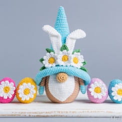 Gnome Bunny with daisies