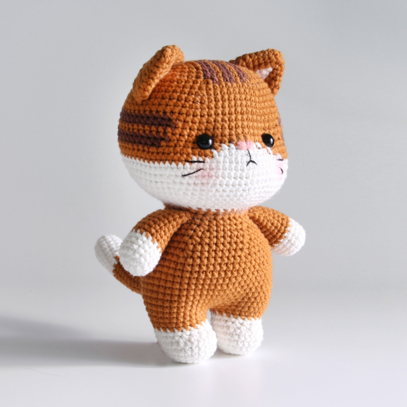 The cat (darkyellow) amigurumi pattern - Amigurumi.com