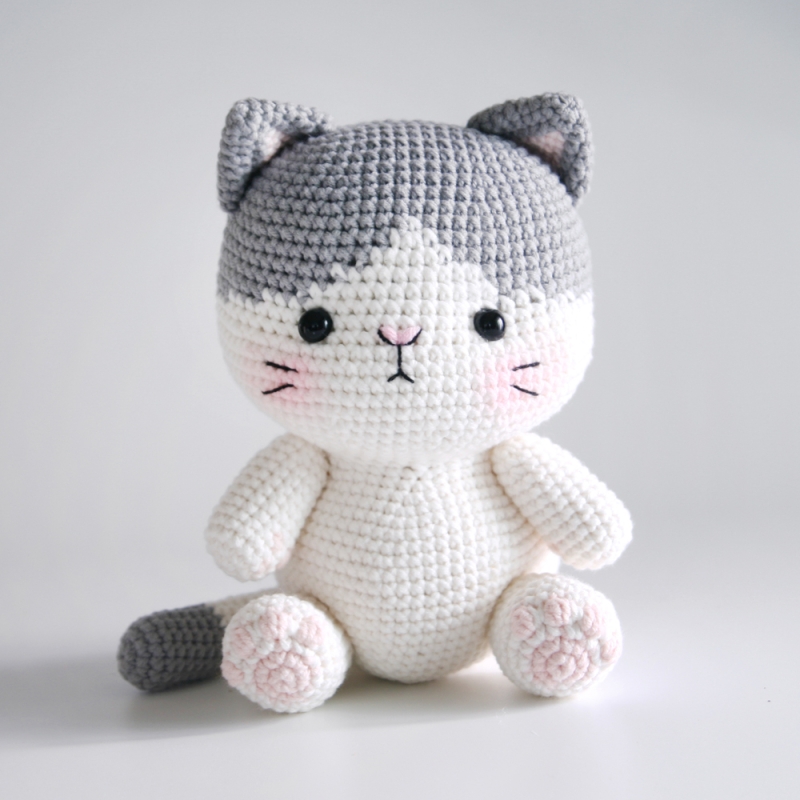 The cat (gray) amigurumi pattern - Amigurumi.com