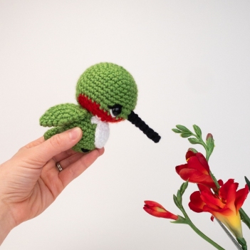 Harper the Hummingbird amigurumi pattern - Amigurumi.com