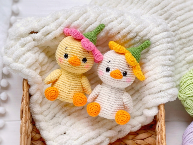 Floret the duckling amigurumi pattern