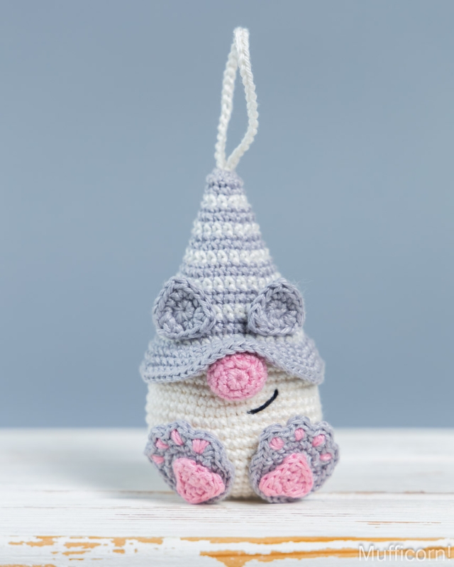 Cat keychain amigurumi pattern