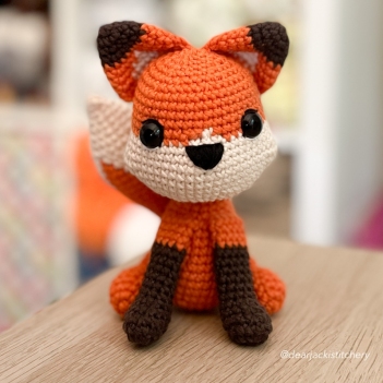 Clementine the Fox amigurumi pattern - Amigurumi.com