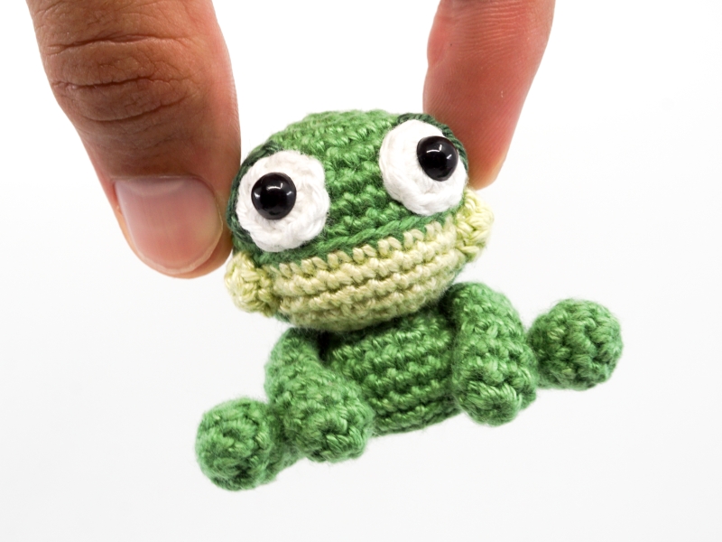 Mini Frog amigurumi pattern