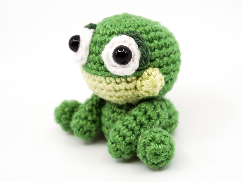 Mini Frog amigurumi pattern