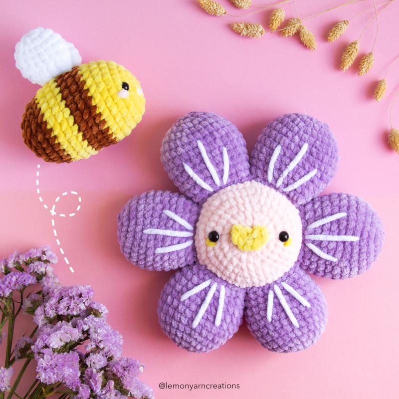 Flower Gal & Bee Crochet Pattern Tiny Curl Amigurumi Pattern