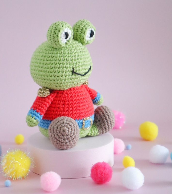 Louis the Frog Prince amigurumi pattern - Amigurumi.com