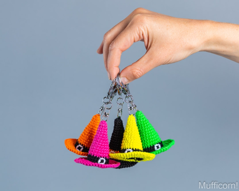 Witch hats keychains amigurumi pattern