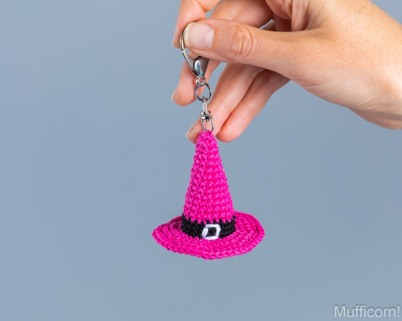 Witch hats keychains amigurumi pattern