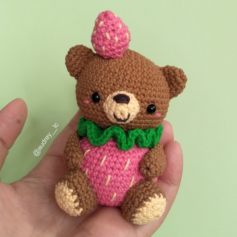 Strawberry miniature book crochet pattern