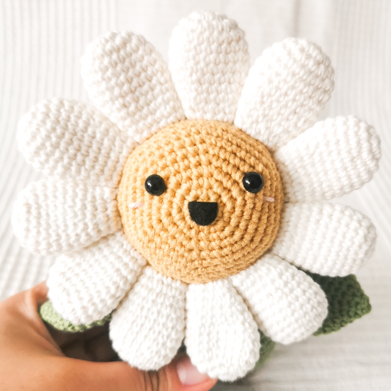 Plant Heads: Didi the Daisy amigurumi pattern - Amigurumi.com