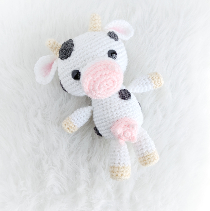 Snuggle Cow amigurumi pattern - Amigurumi.com