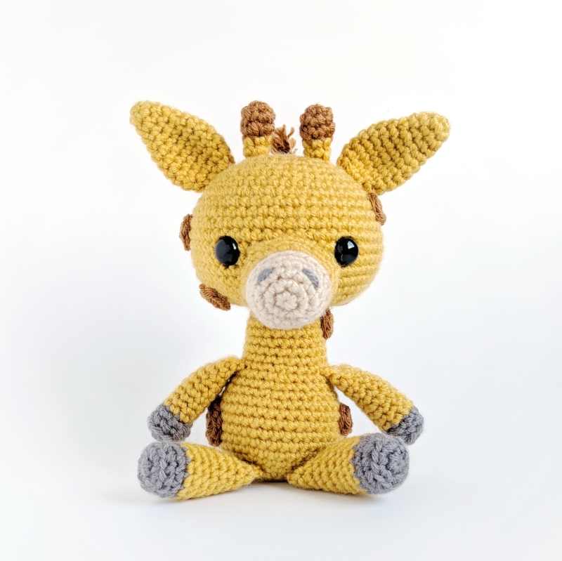 Snuggle Giraffe amigurumi pattern - Amigurumi.com