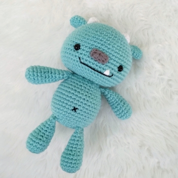 Snuggle Monster amigurumi pattern by AmiAmore