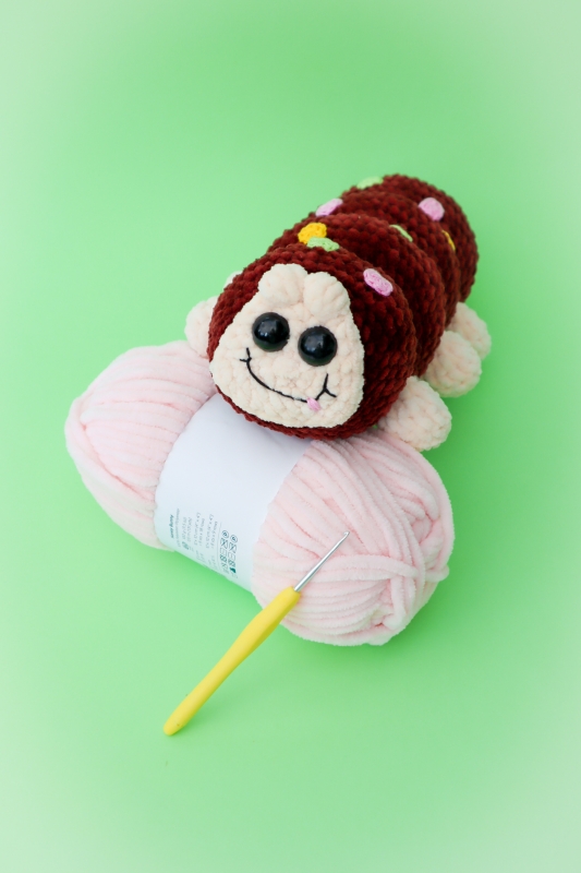 chocolate-caterpillar-cake-amigurumi-pattern-amigurumi