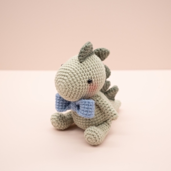 Squishy the dinosaur amigurumi pattern - Amigurumi.com