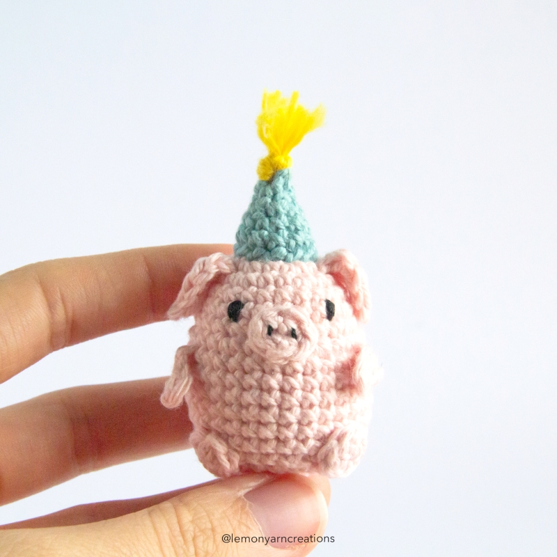 Birthday Surprise amigurumi pattern - Amigurumi.com