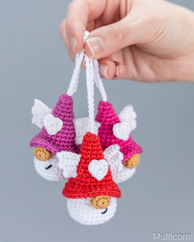 Small gnome Keychains amigurumi pattern