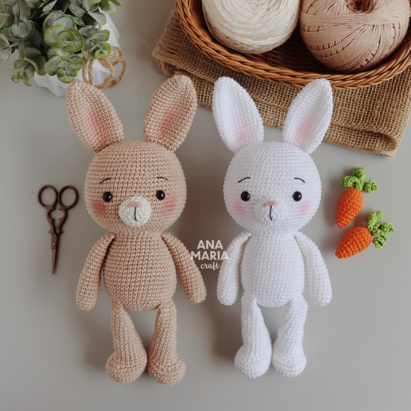 Marshmallow, the Bunny - Easter amigurumi pattern - Amigurumi.com