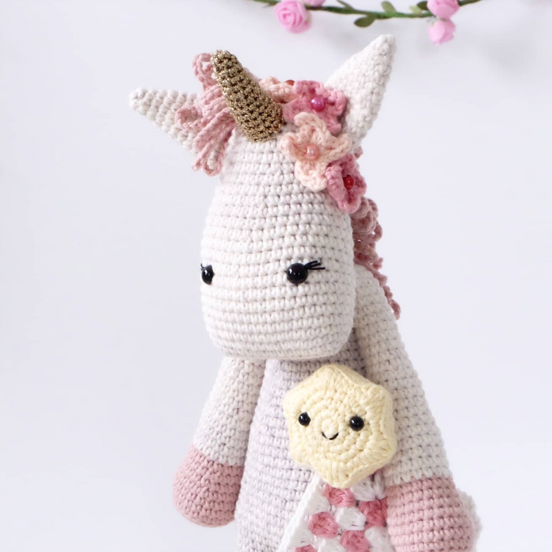 Lolli the unicorn amigurumi pattern - Amigurumi.com