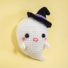 Boo the Ghost amigurumi pattern by Snacksies Handicraft Corner