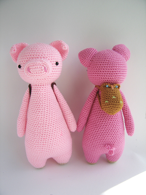 Tall pig with backpack amigurumi pattern - Amigurumi.com