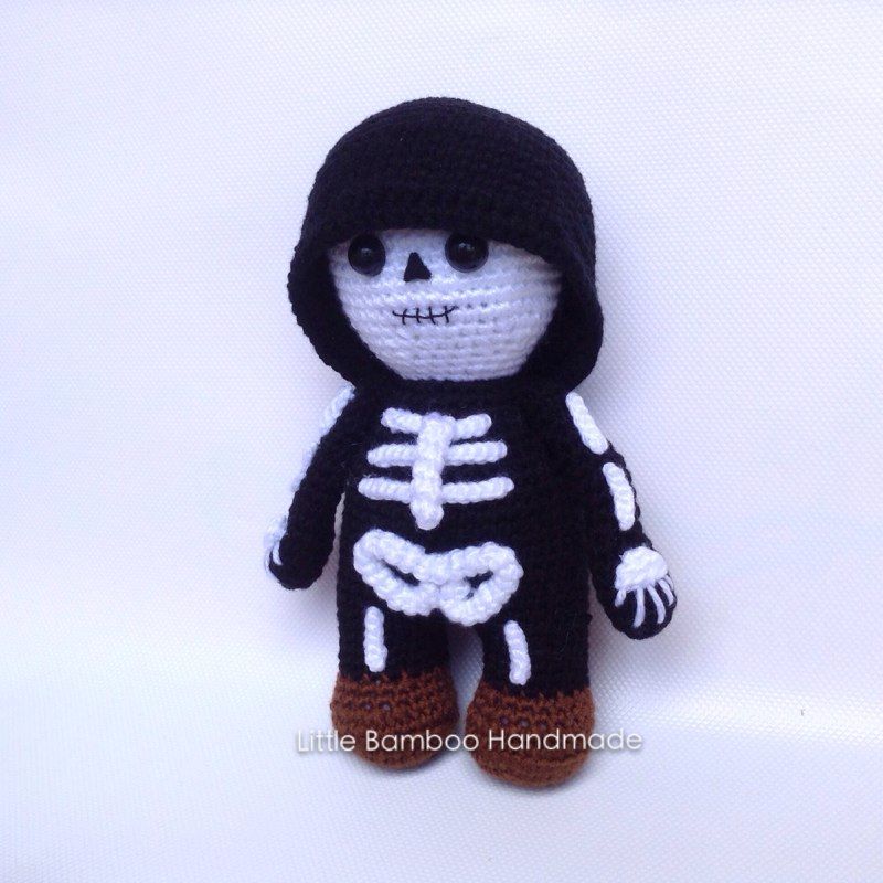 Mr. Skeleton amigurumi pattern - Amigurumi.com