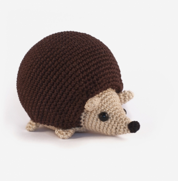 Cute Hedgehog amigurumi pattern - Amigurumi.com