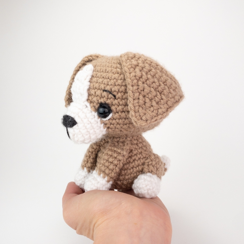 Biscuit the Beagle amigurumi pattern - Amigurumi.com