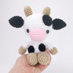 Chloe the Cow amigurumi pattern - Amigurumi.com