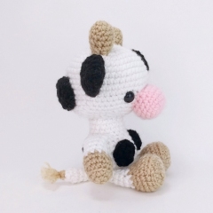 Chloe the Cow amigurumi pattern - Amigurumi.com