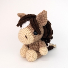 Henry the Horse amigurumi pattern by Theresas Crochet Shop