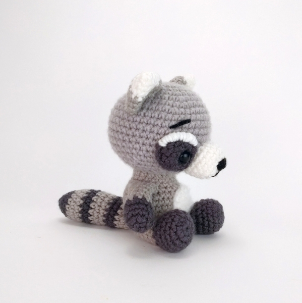 Rex the Raccoon amigurumi pattern - Amigurumi.com