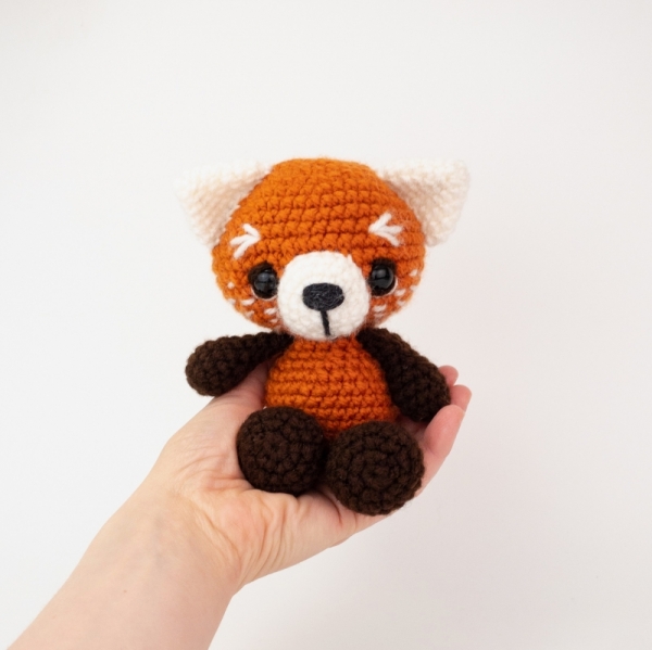 Riley the Red Panda amigurumi pattern - Amigurumi.com