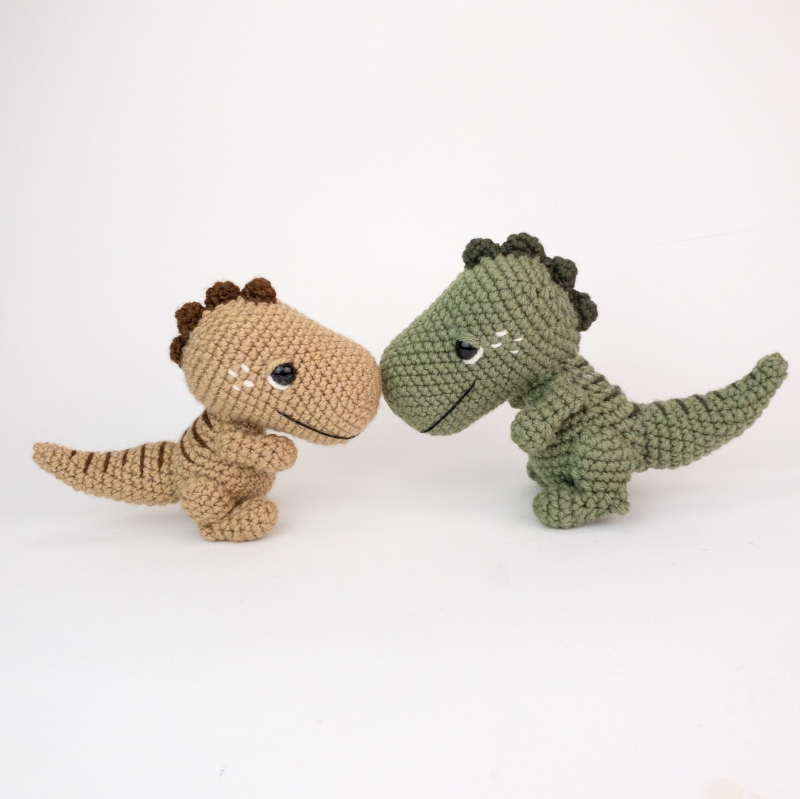 Viktor the Velociraptor amigurumi pattern - Amigurumi.com