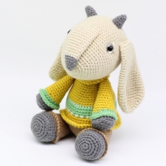 Gilbert the Goat amigurumi pattern by Hello Yellow Yarn