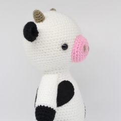 Lily the Cow amigurumi pattern by Hello Yellow Yarn