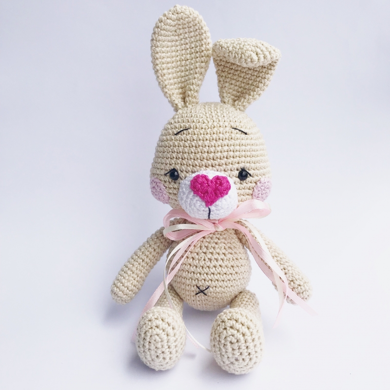 Lolly the little Bunny amigurumi pattern - Amigurumi.com