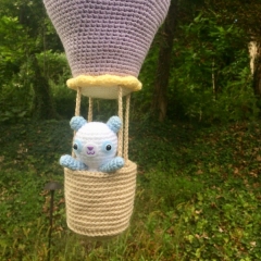 Kawaii Hot Air Balloon and Panda amigurumi by Sugar Pop Crochet