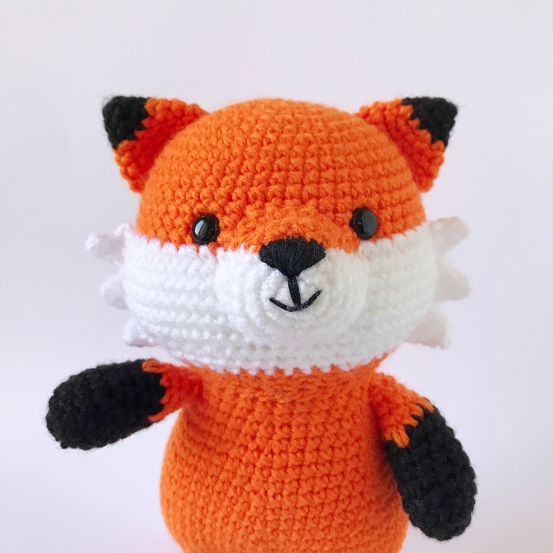 Flynn the friendly fox amigurumi pattern