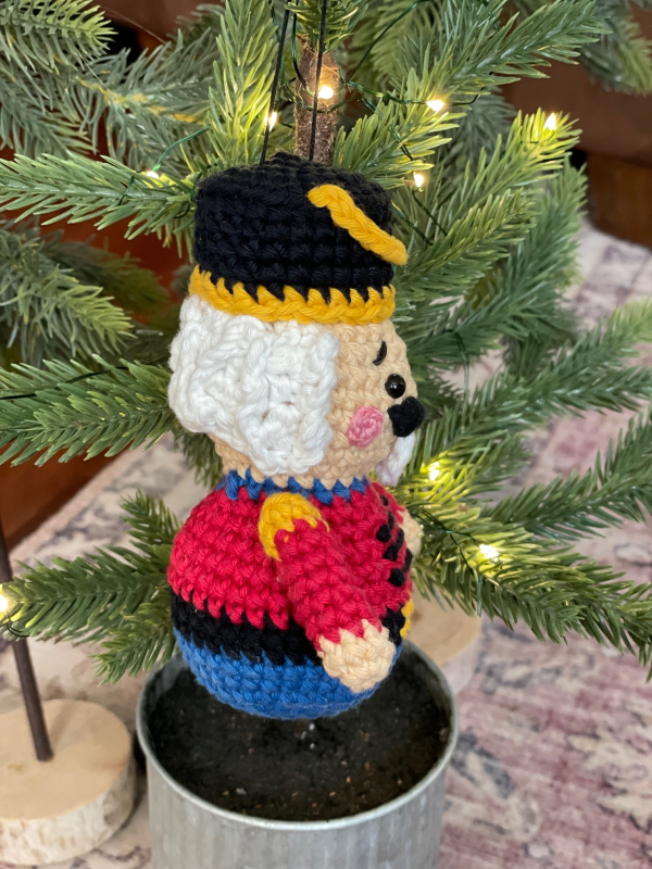 Nutcracker Ornament amigurumi pattern - Amigurumi.com